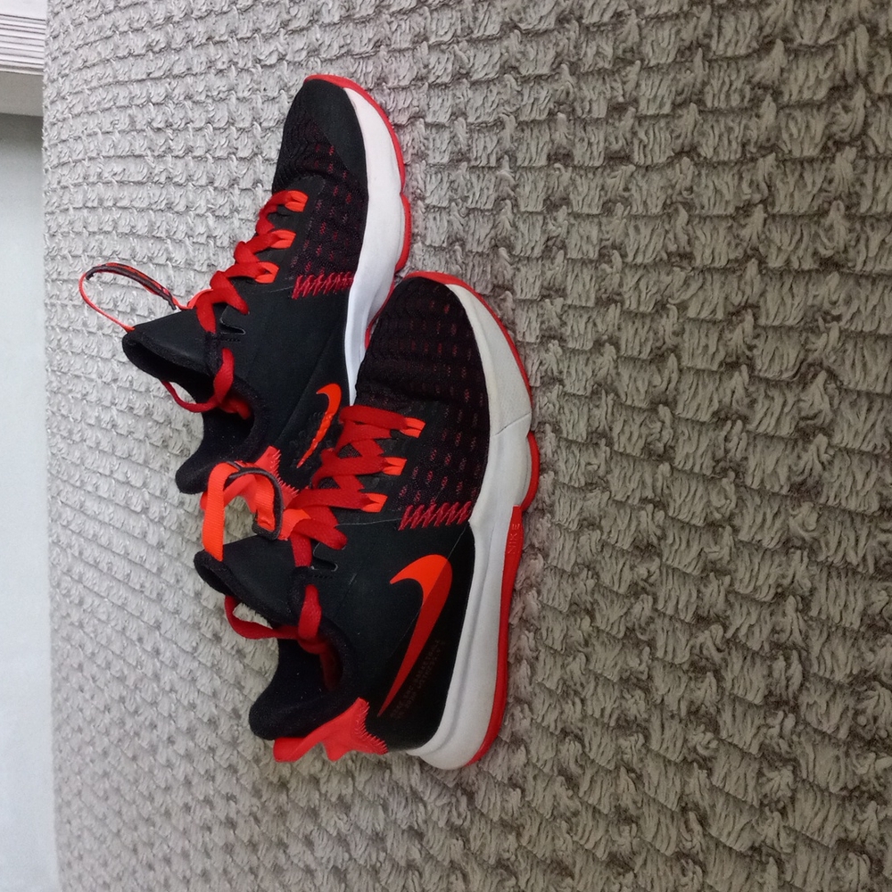 Nike chosen 1 size 1Y